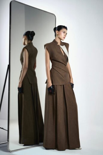 Earth Gilet Top & Van Earth Brown Pants